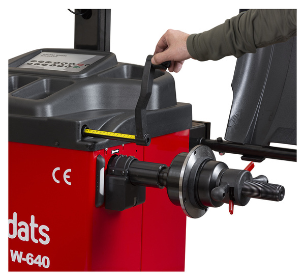 Automatic wheel balancer for passenger and light commercial vehicles – REDATS W-640